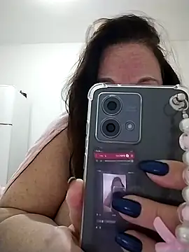 Snapshot of Yaya_Mineira chatting on 10/11/25, 10:33 Yaya Mineira online show from 10/11/25, 10:33