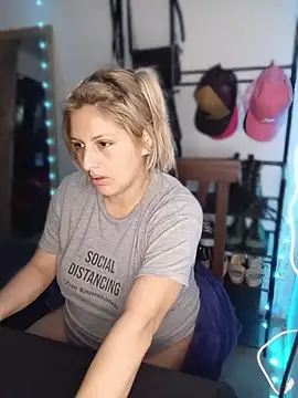 Snapshot of La_pauli_latina chatting on 06/11/26, 04:42 La pauli latina online show from 06/11/26, 04:42