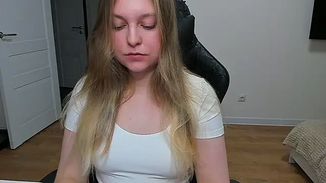 Snapshot of stacy_miracle chatting on 02/03/26, 04:12 stacy miracle online show from 02/03/26, 04:12