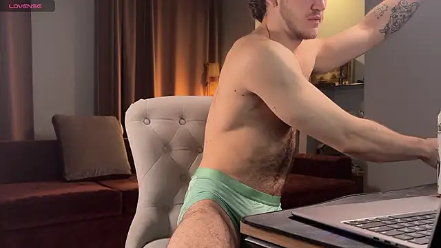 Snapshot of Louis_Karlos chatting on 02/09/26, 04:21 Louis Karlos online show from 02/09/26, 04:21