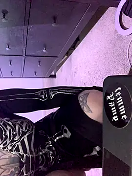 Kik SickSlut88 online show from 10/28/25, 11:03