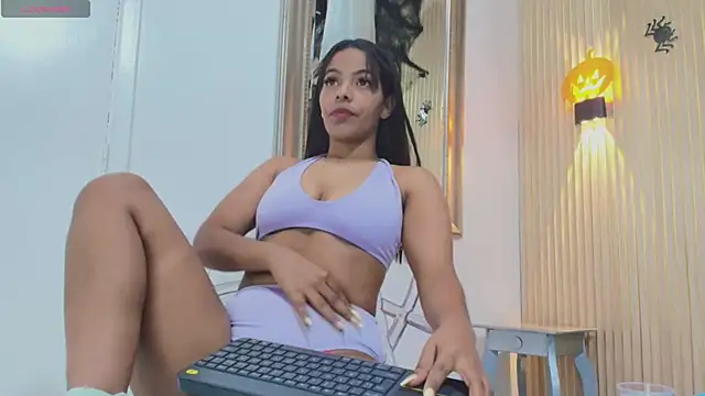 Snapshot of _Valeria_Brown chatting on 10/08/25, 09:15  Valeria Brown online show from 10/08/25, 09:15