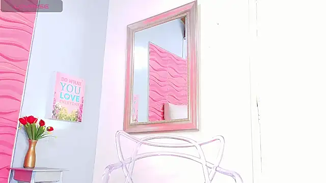 Snapshot of _Valeria_Brown chatting on 03/08/25, 12:22  Valeria Brown online show from 03/08/25, 12:22