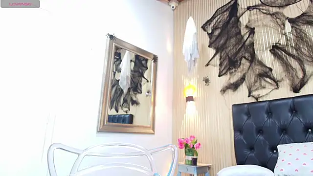 Snapshot of _Valeria_Brown chatting on 10/18/25, 08:22  Valeria Brown online show from 10/18/25, 08:22