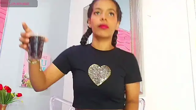 Snapshot of _Valeria_Brown chatting on 03/06/25, 08:27  Valeria Brown online show from 03/06/25, 08:27