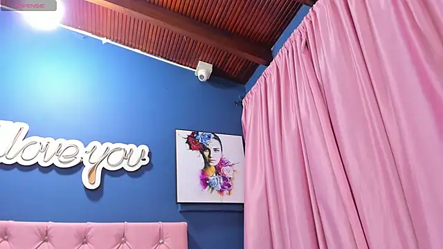 Snapshot of _Valeria_Brown chatting on 09/28/25, 08:05  Valeria Brown online show from 09/28/25, 08:05