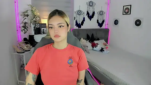 AlexandraMooree online show from 01/12/26, 11:31