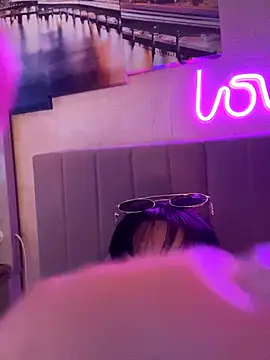 Lolaley2 online show from 12/01/25, 04:24