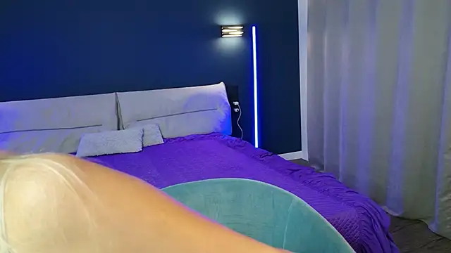 ZoeGrant online show from 09/22/25, 07:42