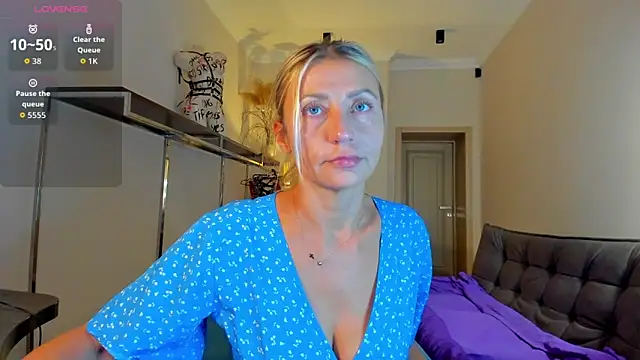 ZoeGrant online show from 09/15/25, 07:47