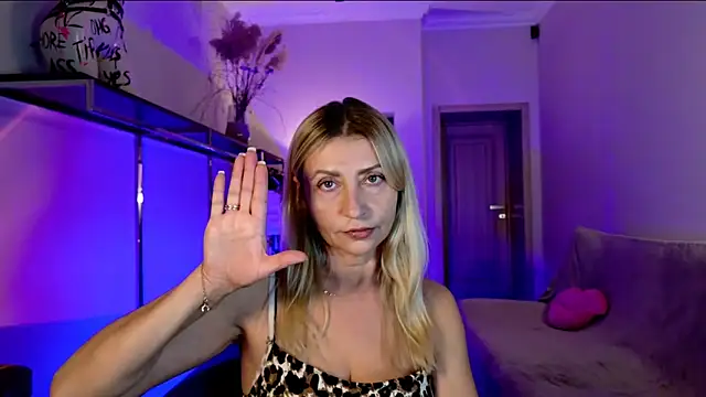 ZoeGrant online show from 10/19/25, 05:37