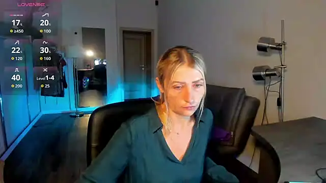 Snapshot of ZoeGrant chatting on 02/17/26, 09:45 ZoeGrant online show from 02/17/26, 09:45