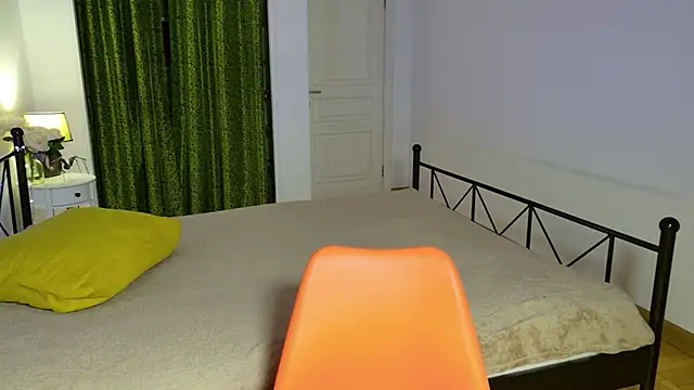 ZoeGrant online show from 12/02/25, 08:54