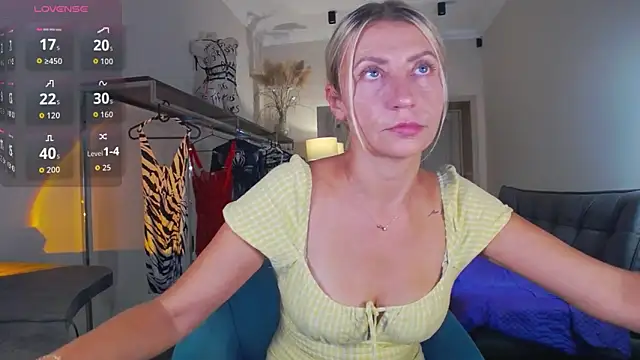 ZoeGrant online show from 09/25/25, 07:42