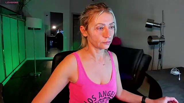 Snapshot of ZoeGrant chatting on 02/08/26, 09:45 ZoeGrant online show from 02/08/26, 09:45