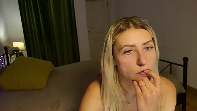 ZoeGrant online show from 11/12/25, 08:45