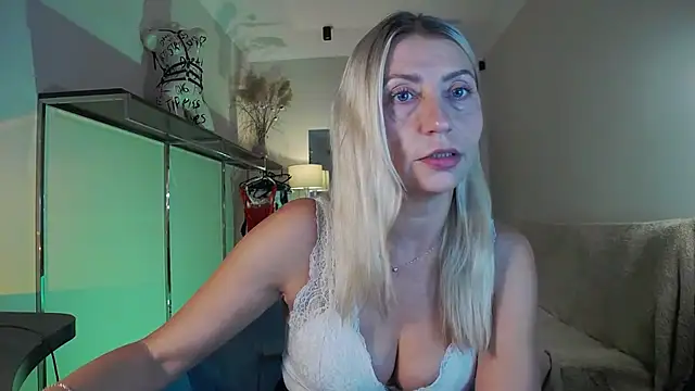 ZoeGrant online show from 10/05/25, 06:31