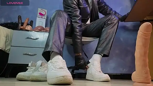 Snapshot of TomLover_12 chatting on 02/26/26, 05:13 TomLover 12 online show from 02/26/26, 05:13