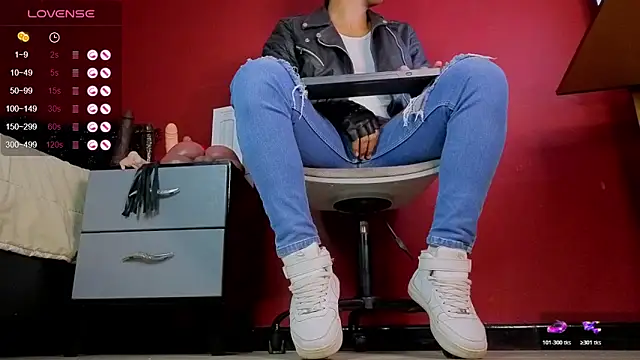 TomLover 12 online show from 10/29/25, 01:48