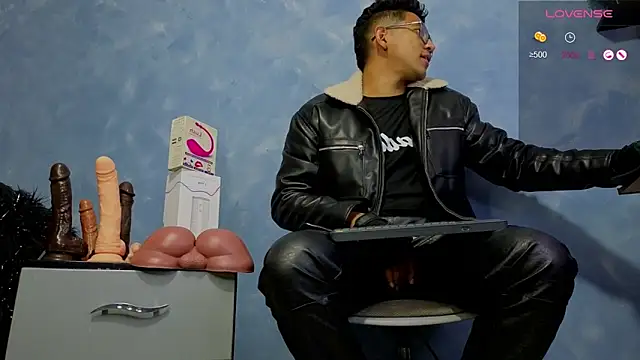 Snapshot of TomLover_12 chatting on 01/16/26, 02:04 TomLover 12 online show from 01/16/26, 02:04