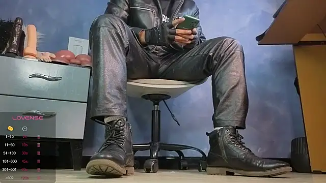 Snapshot of TomLover_12 chatting on 02/05/26, 01:23 TomLover 12 online show from 02/05/26, 01:23