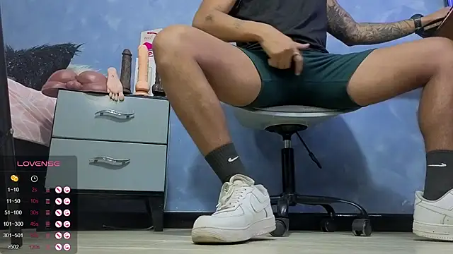 TomLover 12 online show from 04/05/26, 03:24