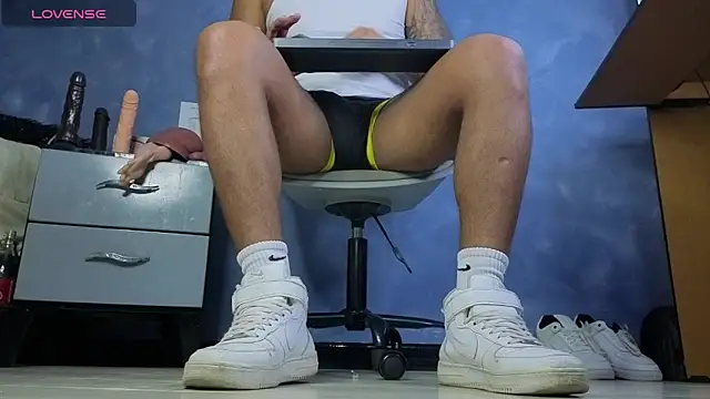 Snapshot of TomLover_12 chatting on 02/07/26, 03:58 TomLover 12 online show from 02/07/26, 03:58