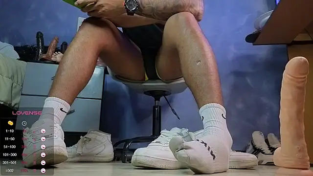 Snapshot of TomLover_12 chatting on 02/27/26, 05:18 TomLover 12 online show from 02/27/26, 05:18