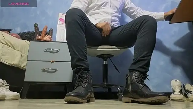 Snapshot of TomLover_12 chatting on 03/02/26, 12:22 TomLover 12 online show from 03/02/26, 12:22