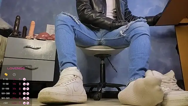 Snapshot of TomLover_12 chatting on 02/06/26, 01:29 TomLover 12 online show from 02/06/26, 01:29