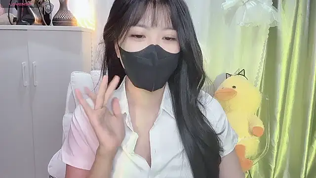 Snapshot of Mya_Lee chatting on 02/23/25, 04:57 Mya Lee online show from 02/23/25, 04:57
