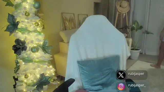 Snapshot of missrubijasper chatting on 01/15/25, 02:27 missrubijasper online show from 01/15/25, 02:27