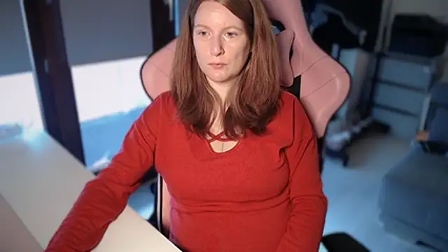 Snapshot of Exotic-Desire chatting on 11/06/25, 08:29 Exotic-Desire online show from 11/06/25, 08:29