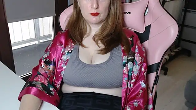 Snapshot of Exotic-Desire chatting on 11/14/25, 09:24 Exotic-Desire online show from 11/14/25, 09:24