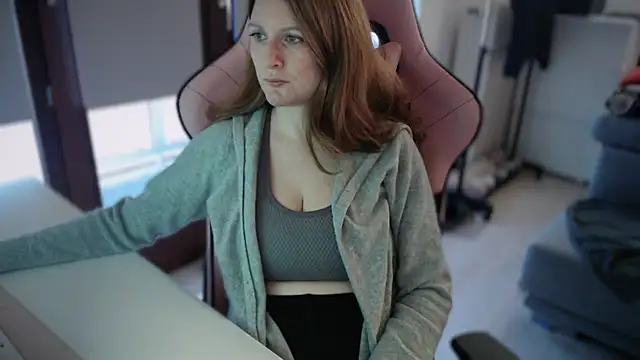 Snapshot of Exotic-Desire chatting on 01/12/26, 09:38 Exotic-Desire online show from 01/12/26, 09:38