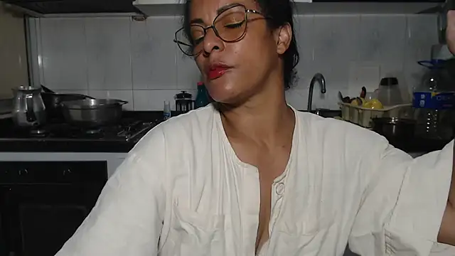 kateleyagrey online show from 12/17/25, 07:52