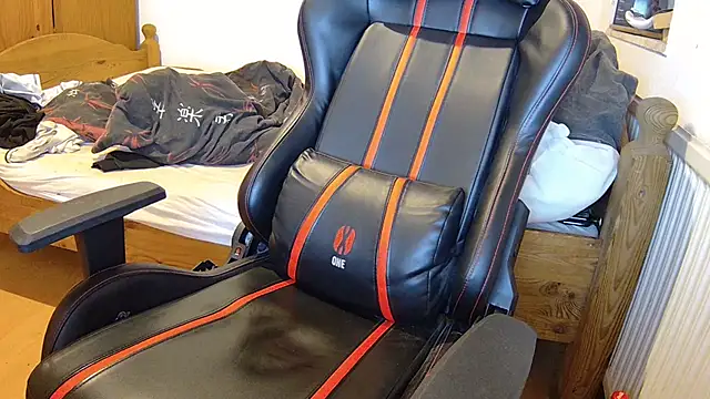 Snapshot of KmlBI26 chatting on 11/28/25, 07:08 KmlBI26 online show from 11/28/25, 07:08