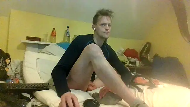 Snapshot of londonfuckwhore1 chatting on 12/18/24, 06:21 londonfuckwhore1 online show from 12/18/24, 06:21