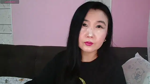 Snapshot of Bet_Lu chatting on 10/23/25, 01:37 Bet Lu online show from 10/23/25, 01:37