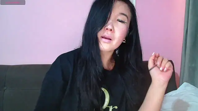 Snapshot of Bet_Lu chatting on 10/15/25, 04:44 Bet Lu online show from 10/15/25, 04:44