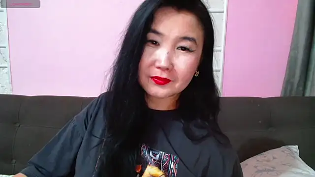 Snapshot of Bet_Lu chatting on 10/18/25, 07:32 Bet Lu online show from 10/18/25, 07:32