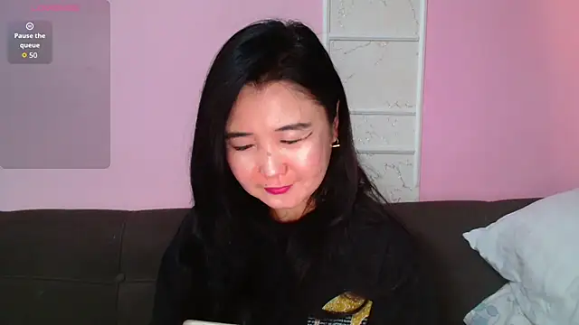 Snapshot of Bet_Lu chatting on 10/24/25, 03:27 Bet Lu online show from 10/24/25, 03:27