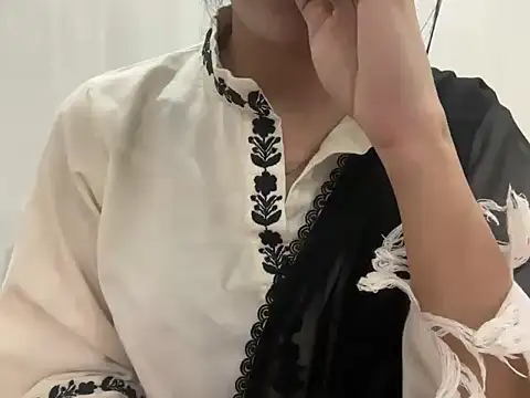 Minal 07 online show from 10/26/25, 04:18