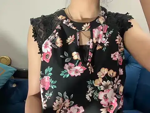 Minal 07 online show from 12/02/25, 08:21