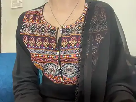 Minal 07 online show from 11/22/25, 04:50