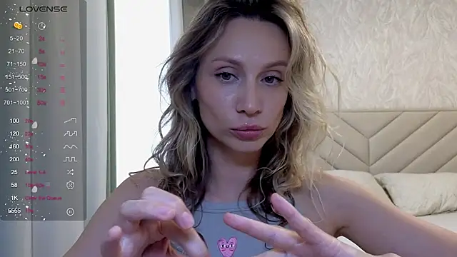 Snapshot of Alice_Wonders chatting on 05/18/26, 06:40 Alice Wonders online show from 05/18/26, 06:40