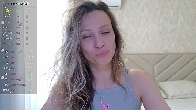 Snapshot of Alice_Wonders chatting on 03/16/26, 06:28 Alice Wonders online show from 03/16/26, 06:28