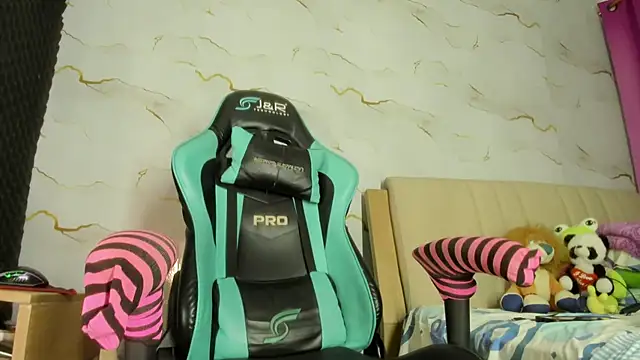 Hot Brunette34 online show from 09/12/25, 03:06