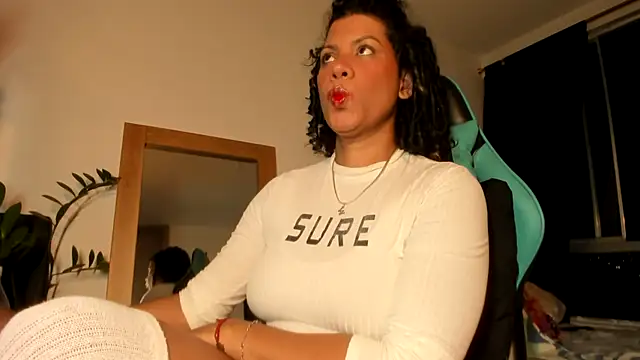 Hot Brunette34 online show from 03/23/25, 02:37