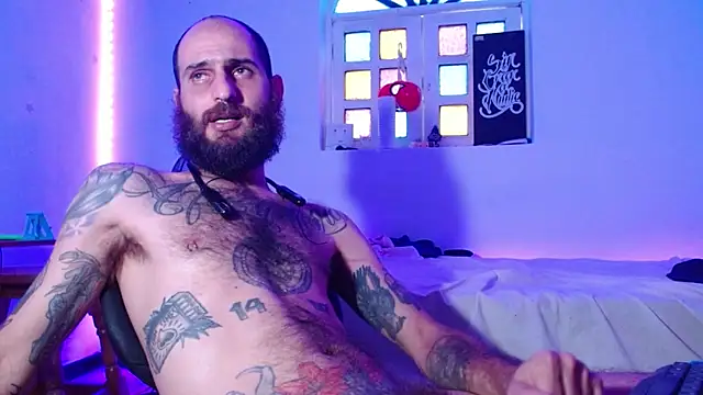 Snapshot of Tatted21xxx chatting on 10/07/25, 11:00 Tatted21xxx online show from 10/07/25, 11:00